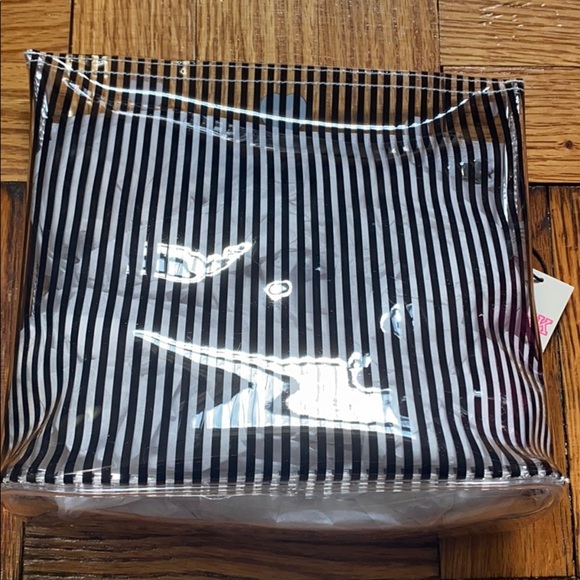 NWT pink Victoria’s Secret clear zippered bag - Picture 5 of 5